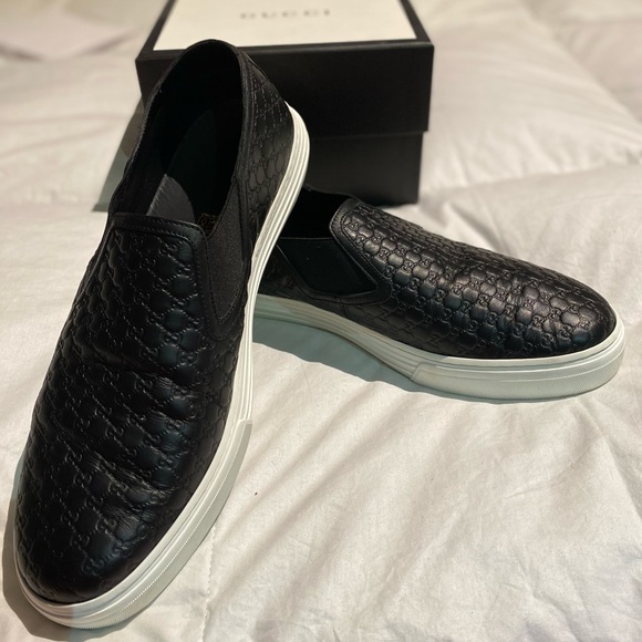 Men’s Gucci slip on shoes. Size 11 US.